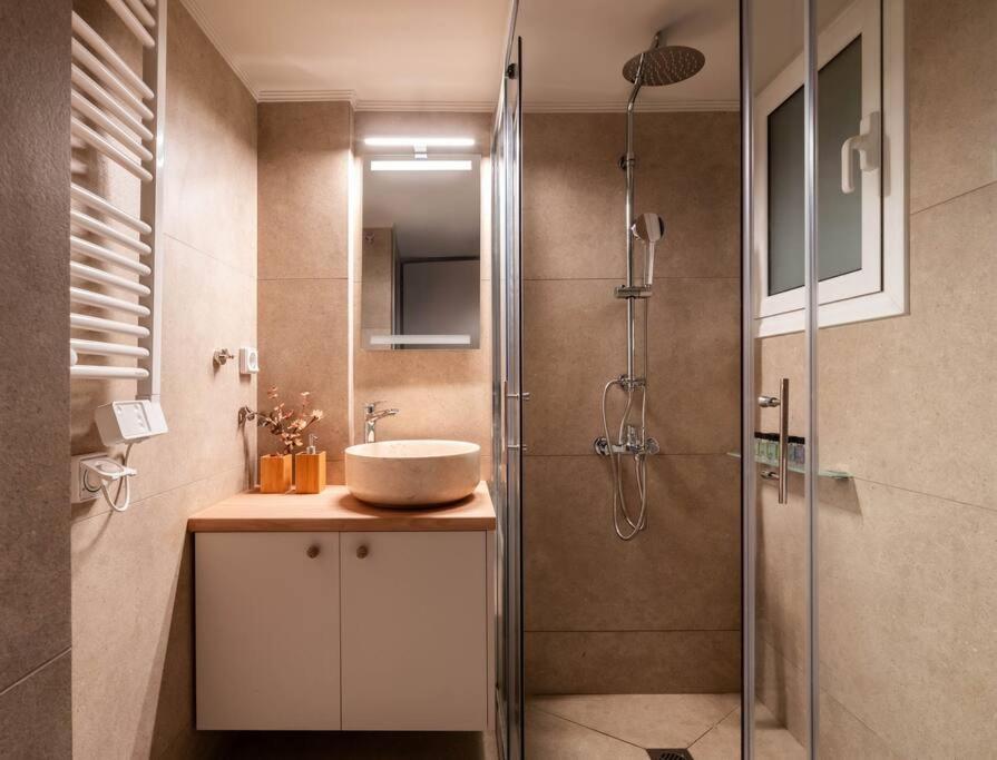 Delightful Sense 2Bd Apt In Kolonaki 7 Min To Metro أثينا المظهر الخارجي الصورة